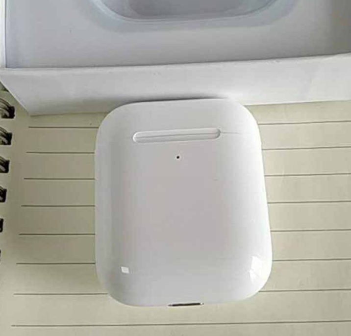 i80 TWS Wireless Bluetooth Earbuds.
