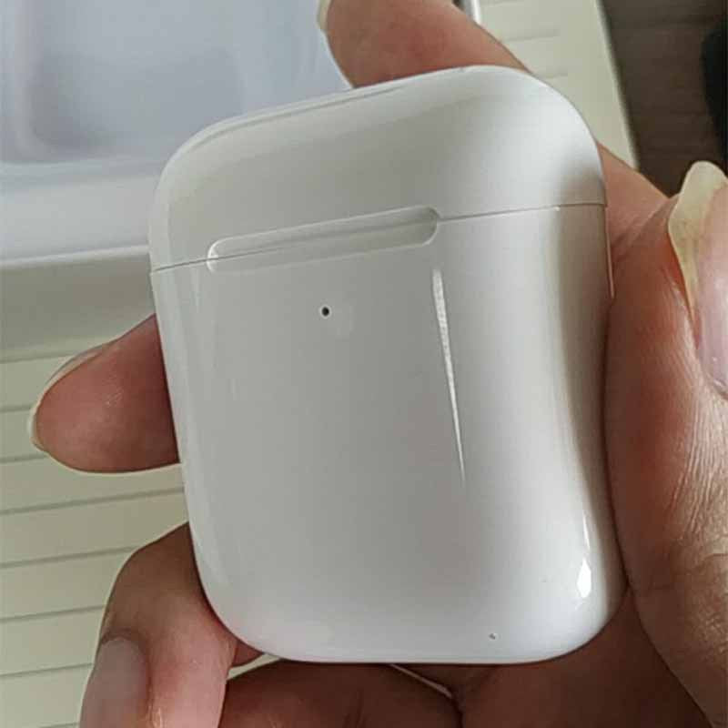 i80 TWS Wireless Bluetooth Earbuds.