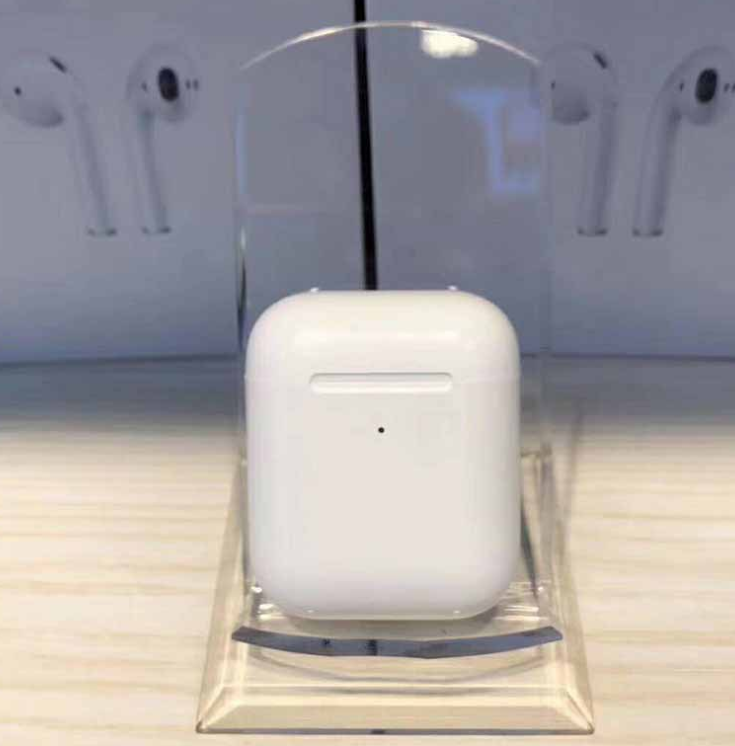 i80 TWS Wireless Bluetooth Earbuds.